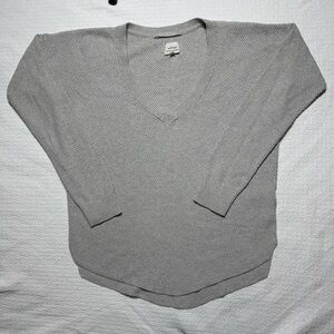 Wilfred Light Gray V-Neck Sweater Long Sleeve‎ Size S Cozy Casual